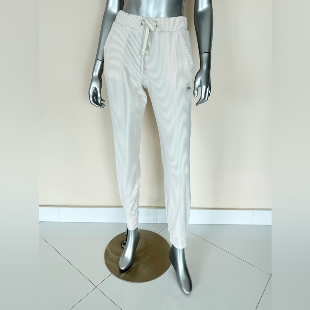 ALO Yoga women ivory sweatpants size S